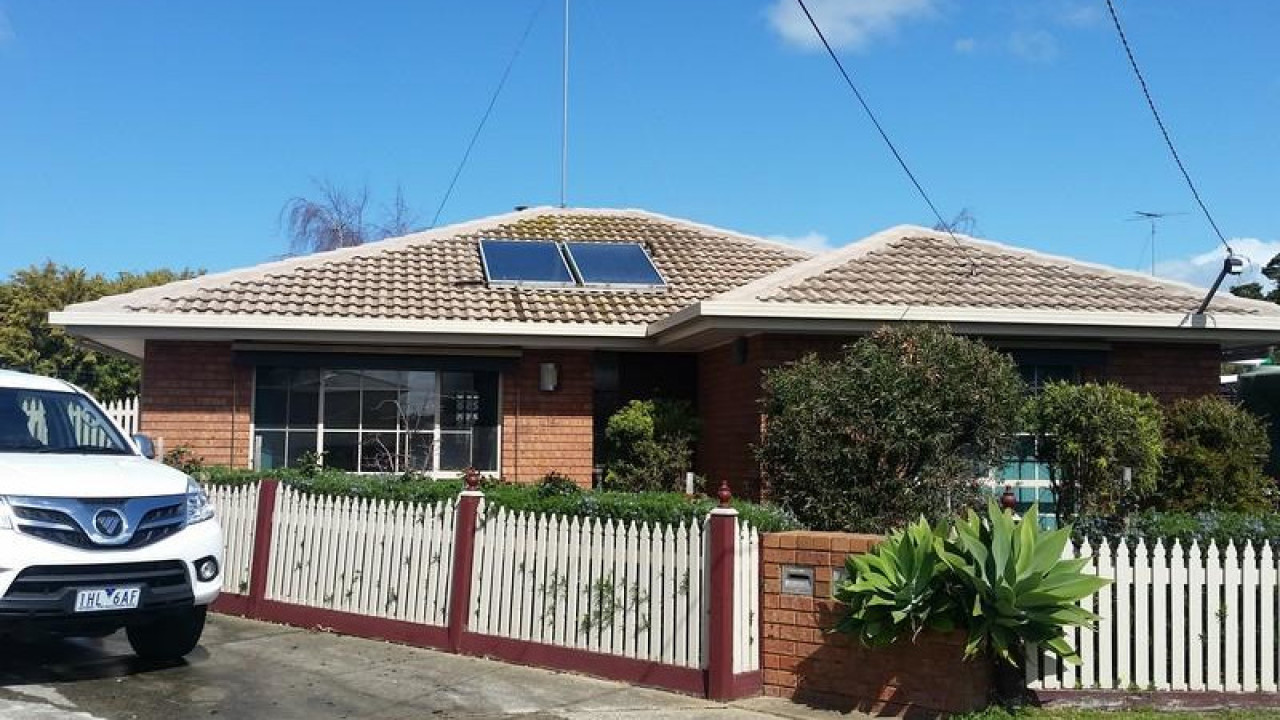 Cement Tiled Roof Geelong Image